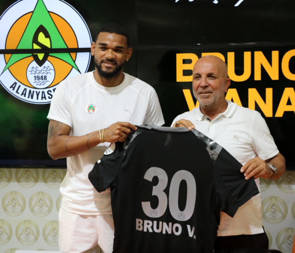 Süper Lig ekibinden imza şov!