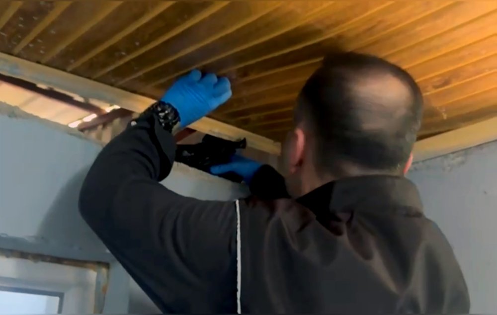 Torbacılara şafak baskını, ev tipi serada uyuşturucu yetiştirmişler: 8 tutuklama