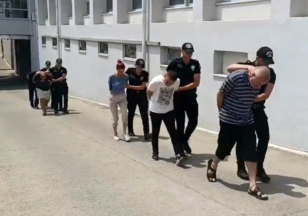 Torbacılara şafak baskını, ev tipi serada uyuşturucu yetiştirmişler: 8 tutuklama