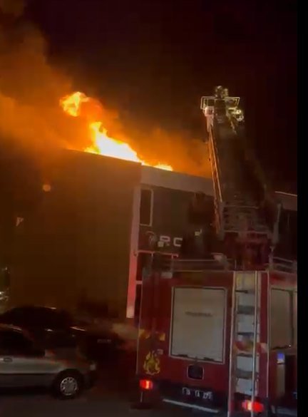 Alevler geceyi aydınlattı