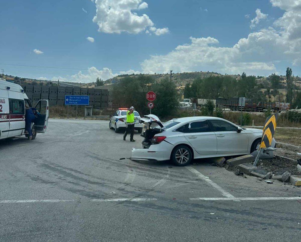 Isparta-Konya Karayolunda kaza! 2’si çocuk 7 yaralı