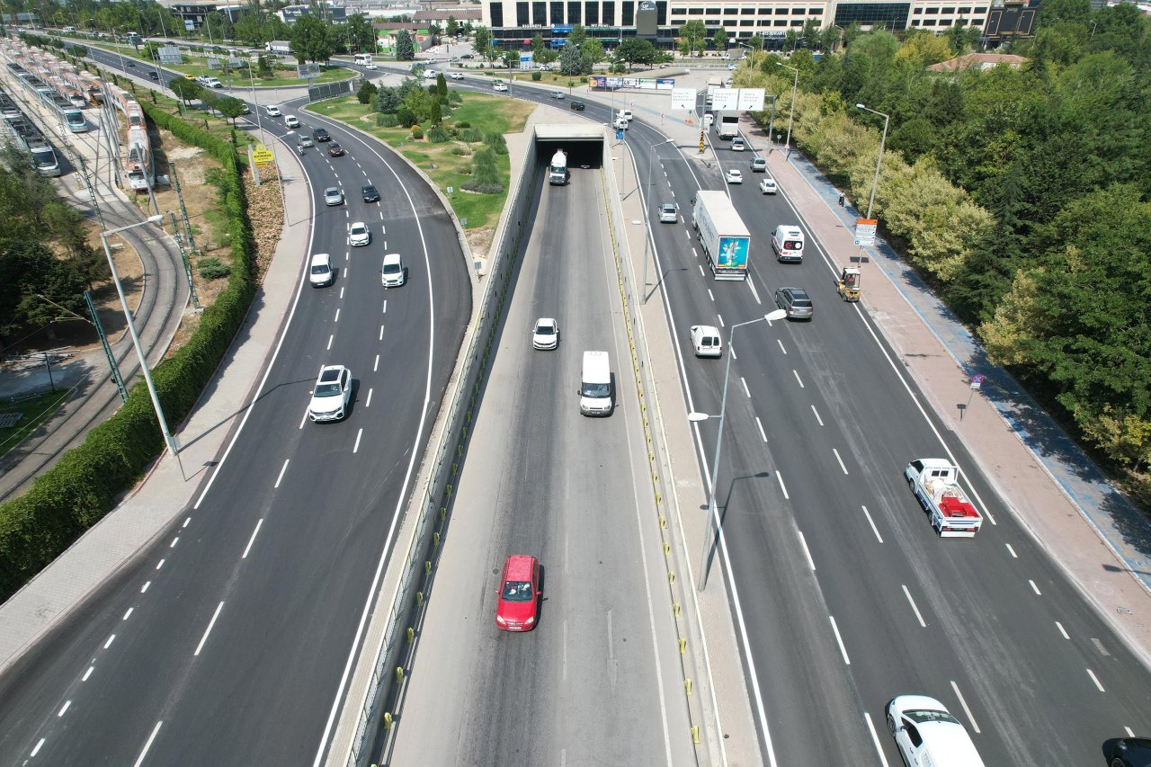 konya-buyuksehir-ahmet-yesevi-caddesi-ve-sakarya-kavsaginda-yol-kalitesini-yukseltti-4.jpg