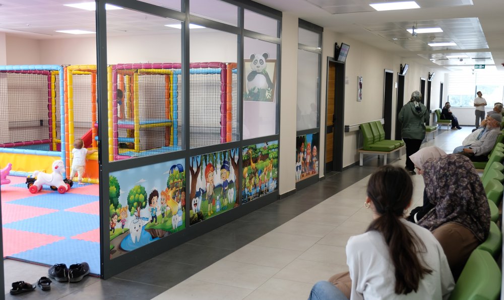 Konya'da dişçi fobisi olan çocuklar için özel poliklinik