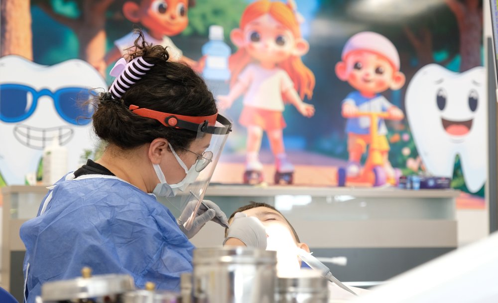 Konya'da dişçi fobisi olan çocuklar için özel poliklinik