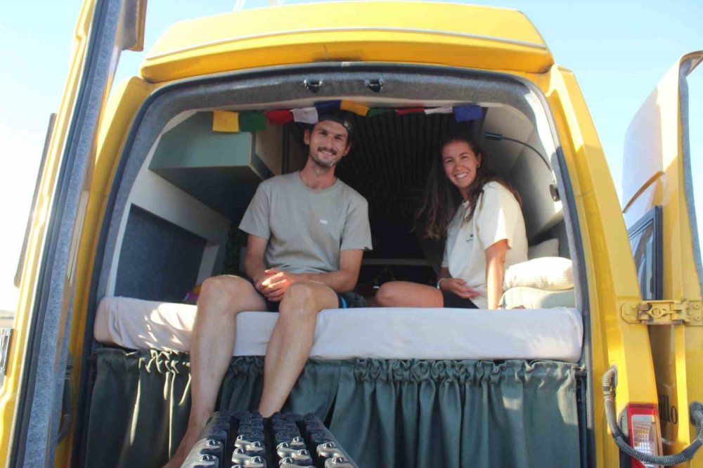 Dünya turuna çıkan çift "Dünyanın nazar boncuğunu" ziyaret etti