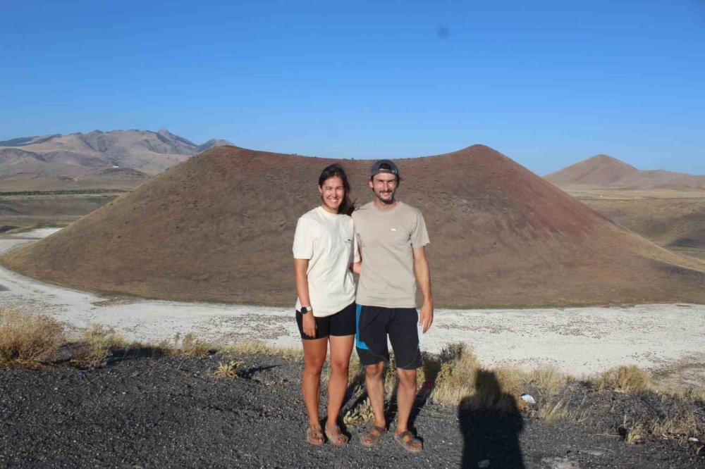 Dünya turuna çıkan çift "Dünyanın nazar boncuğunu" ziyaret etti