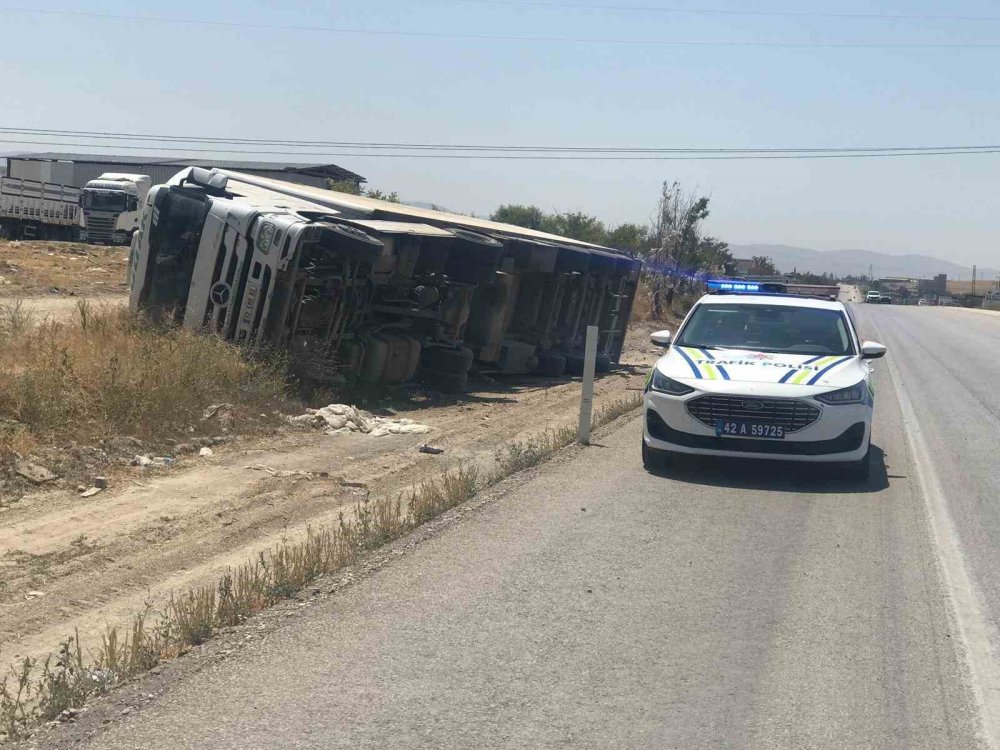 Konya Ereğli’de kontrolden çıkan tır devrildi