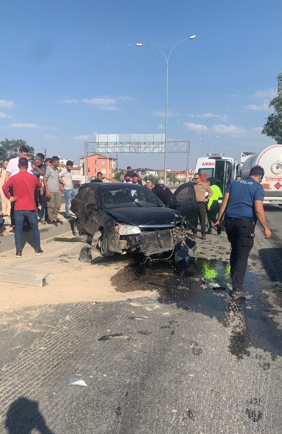 Konya'da otomobil tıra çarptı: Yaralılar var