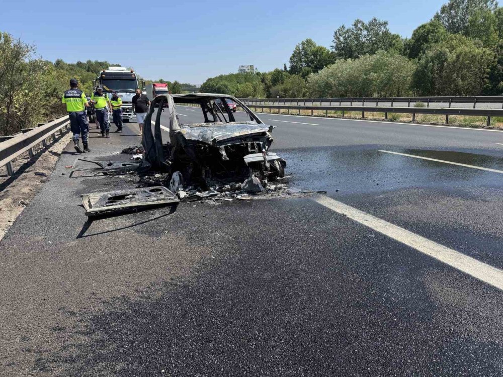 Alev alev yandı, geriye demir yığınları kaldı