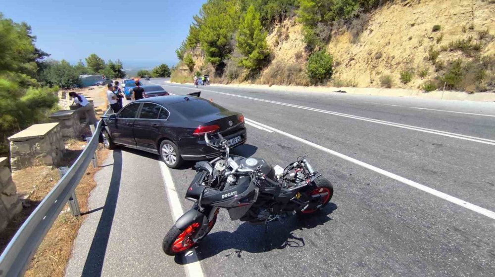 Konya-Antalya yolunda 4 araçlı zincirleme kaza