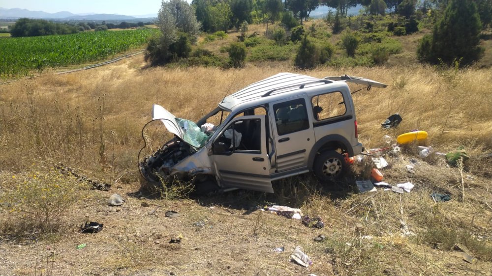 Konya'da hafif ticari araç takla attı: 2 ölü, 3 yaralı