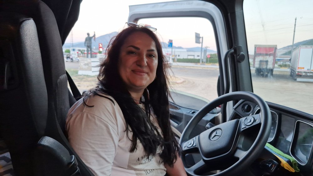 TIR şoförü Nazan: İşimi severek yapıyorum