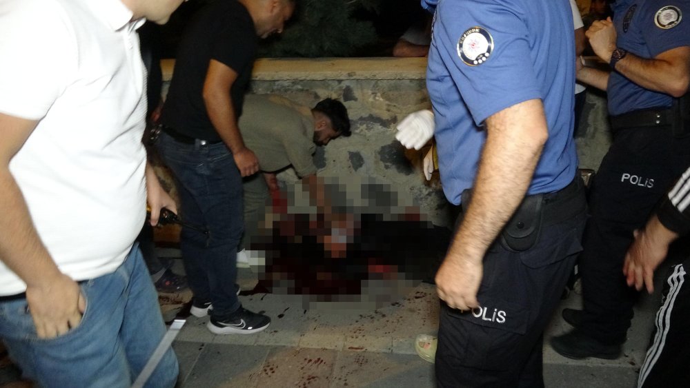 Bıçaklı kavga; 2 kardeşten 1'i öldü