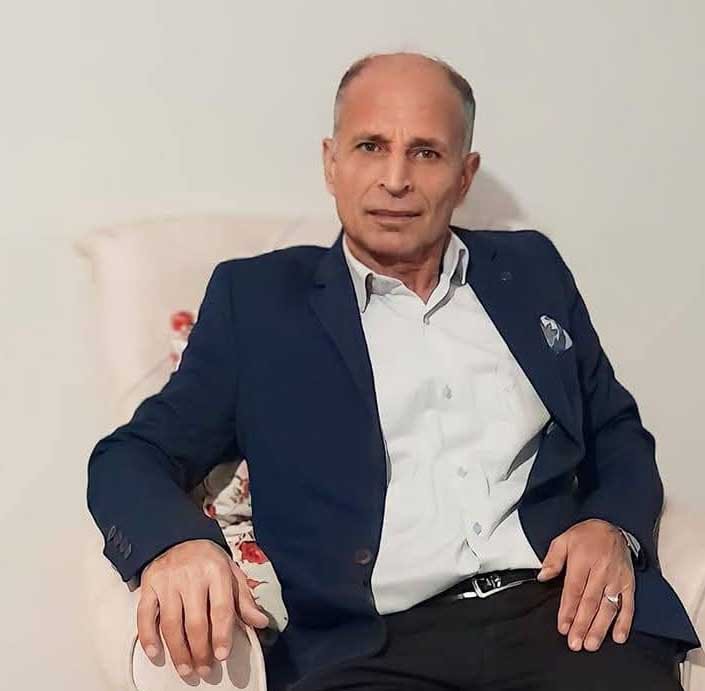 Devrilen kamyonun şoförü öldü