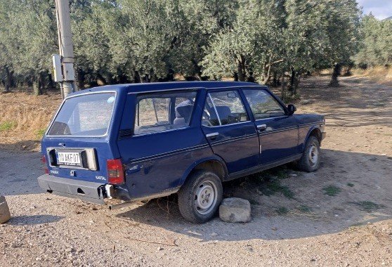 Araç yan yattı, sürücü altında kaldı