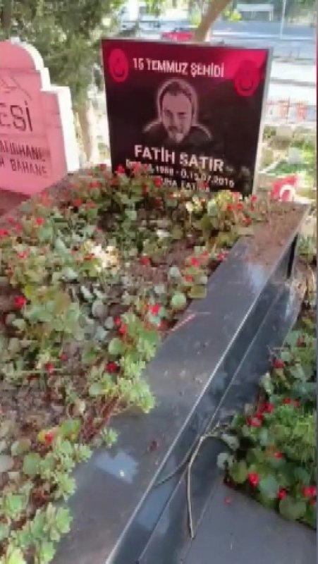 Şehidinin mezarını tahrip etti