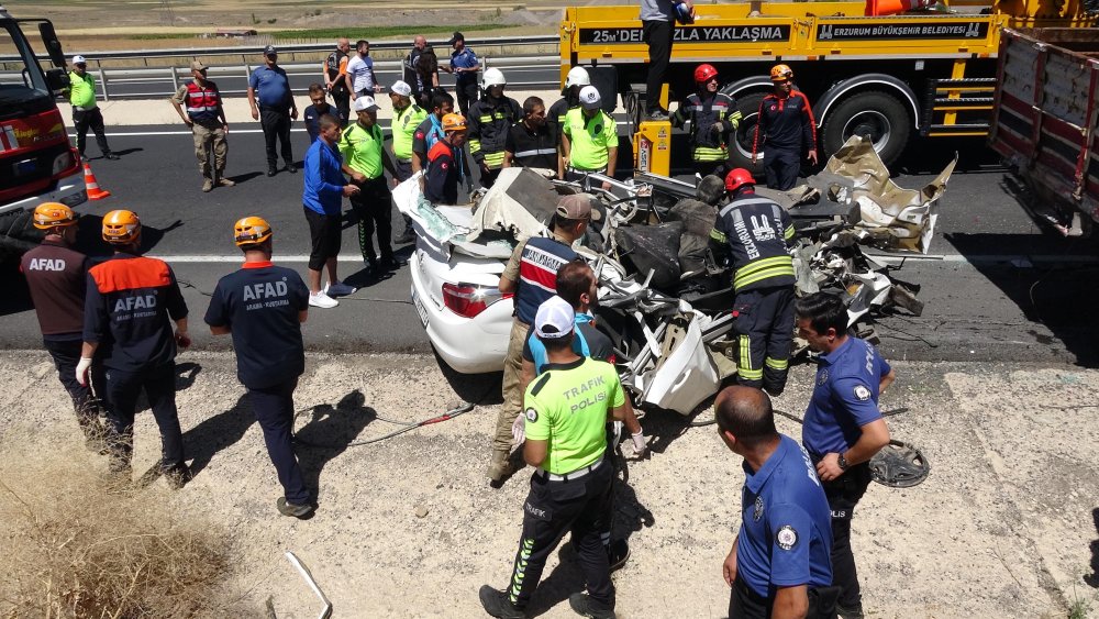 TIR'ın altında hayatını kaybetti