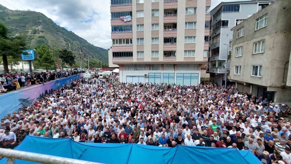 Hayatını kaybeden 4 kişiye son görev