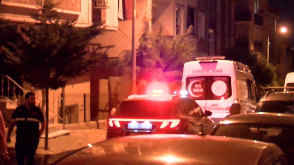 İstanbul - Sultangazi'de tartıştığı oğlu tarafından silahla öldürüldü