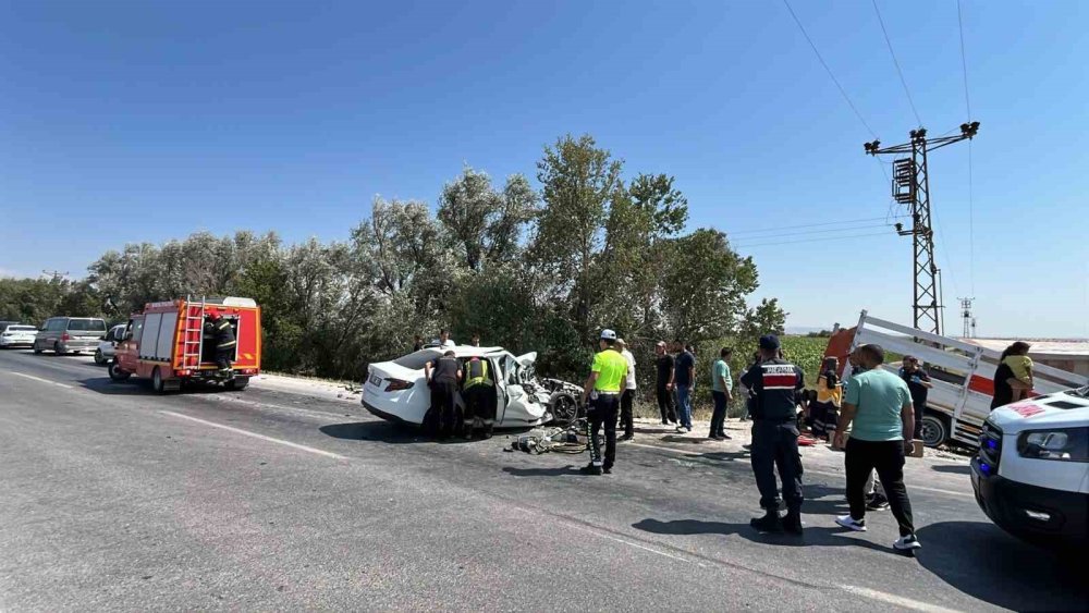 Konya’da otomobil ile kamyonet çarpıştı: 1 ölü, 5 yaralı