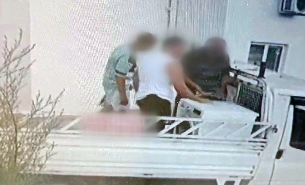 Kararı hiçe saydı, tüm eşyaları götürdü