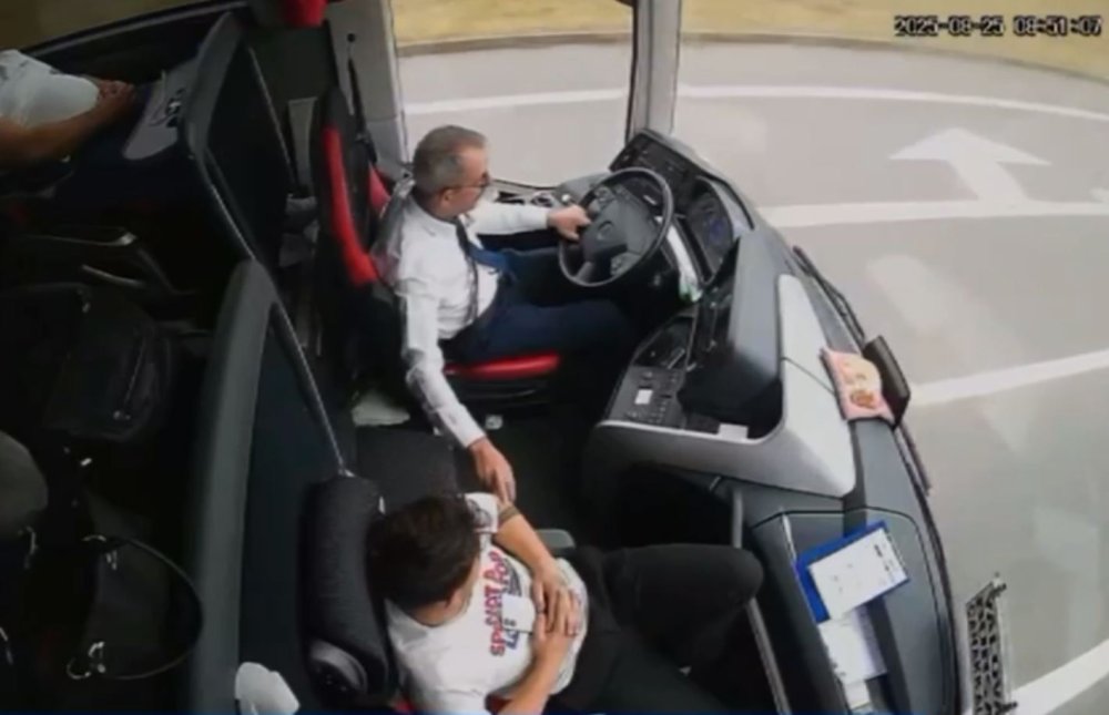 Yolcu otobüsünün çarptığı, 2 kişinin öldüğü kazanın yeni görüntüleri ortaya çıktı