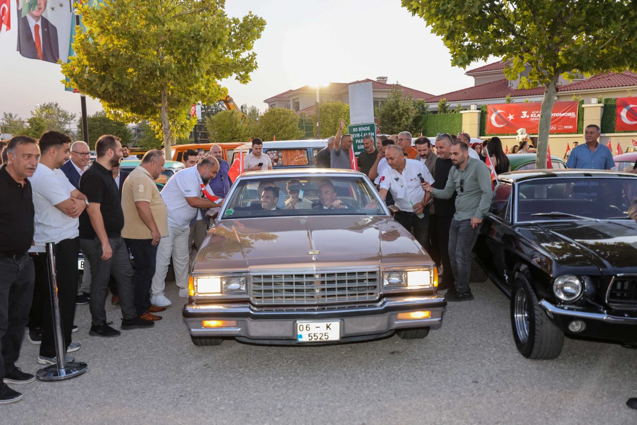 acik-hava-klasik-otomobil-sergisi-konya-7.jpg