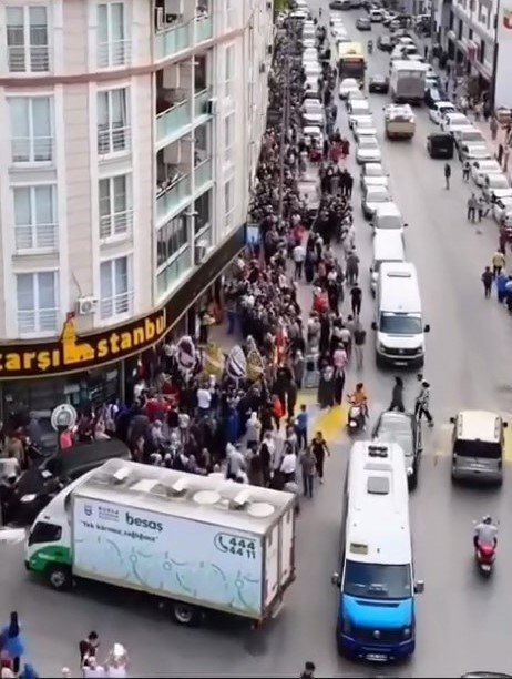 İndirim değil, eziyet kuyruğu