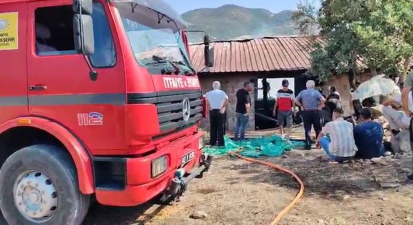 Konya'da acı olay! Hayvanlar samanlarla birlikte kül oldu