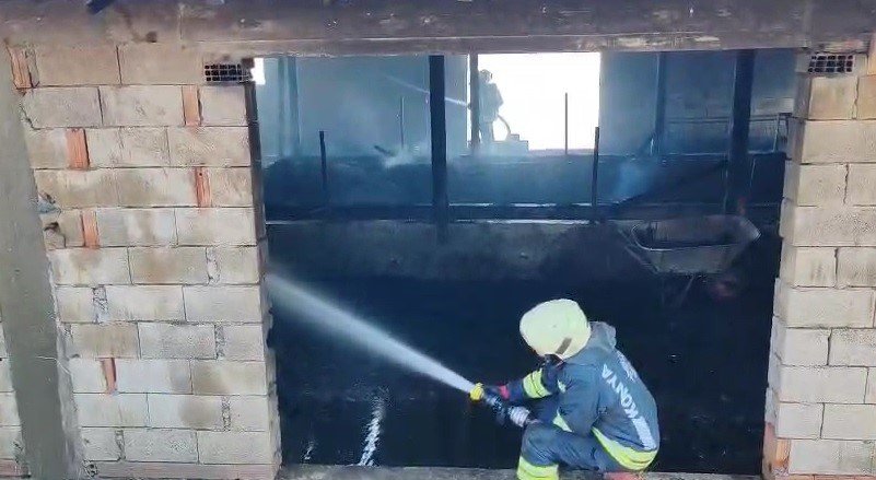 Konya'da acı olay! Hayvanlar samanlarla birlikte kül oldu