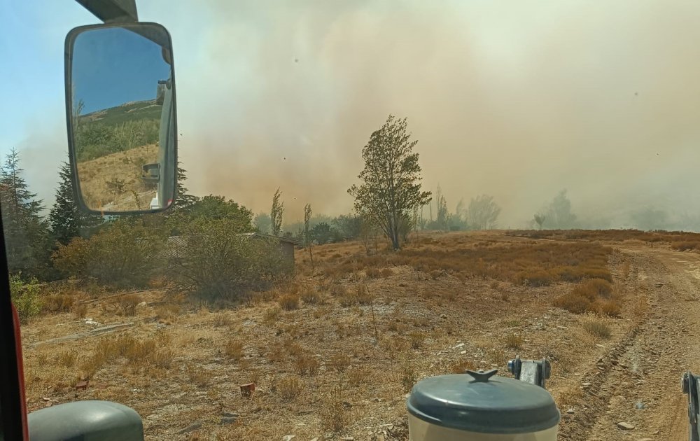 Konya'da korkutan yangın! Ekiplerin zorlu mücadelesi