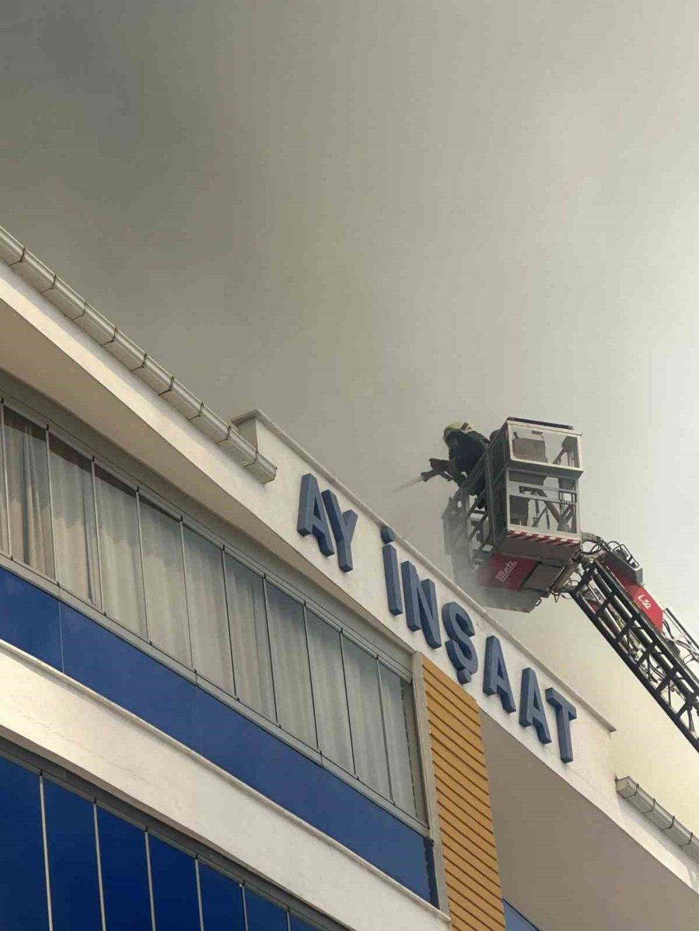 Konya merkezde 5 katlı apartmanda yangın!