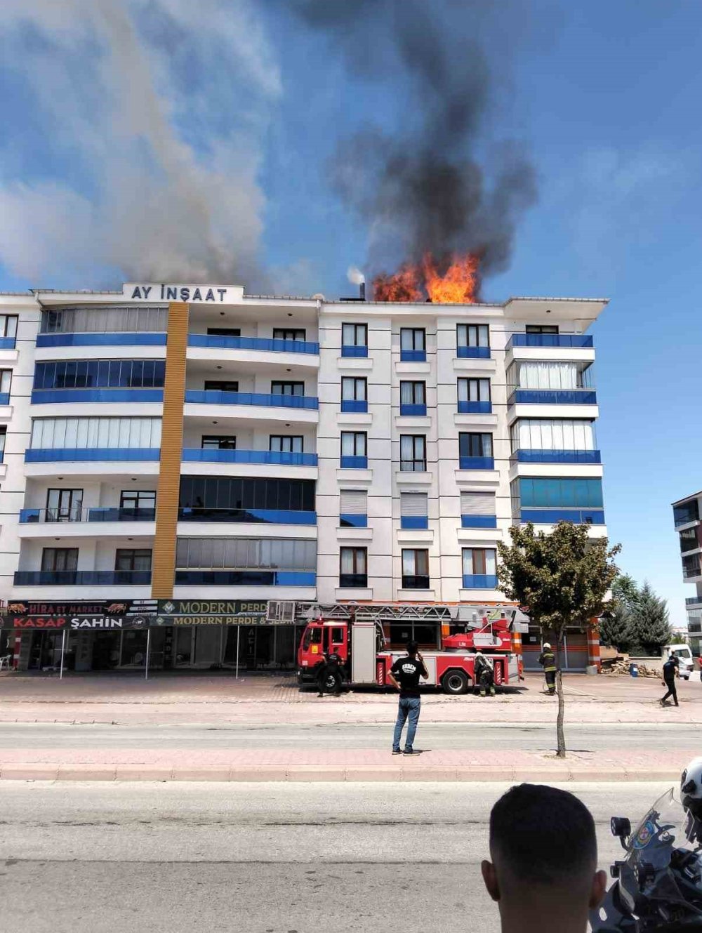 Konya merkezde 5 katlı apartmanda yangın!