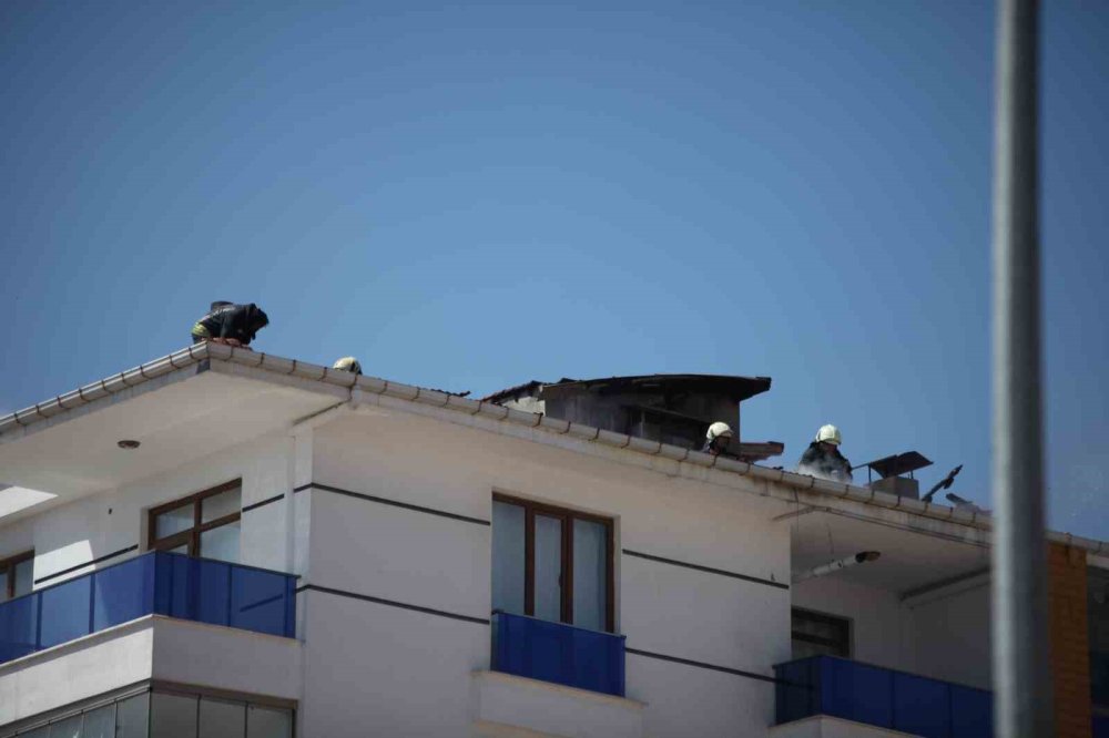 Konya merkezde 5 katlı apartmanda yangın!
