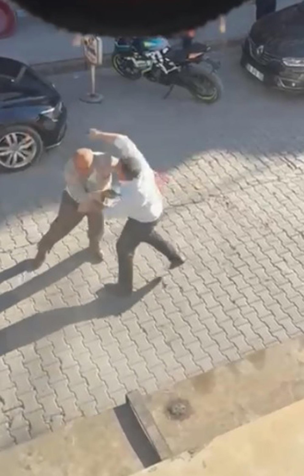 Silahlı kavgada 2 kişi öldü, 3 kişi yaralandı