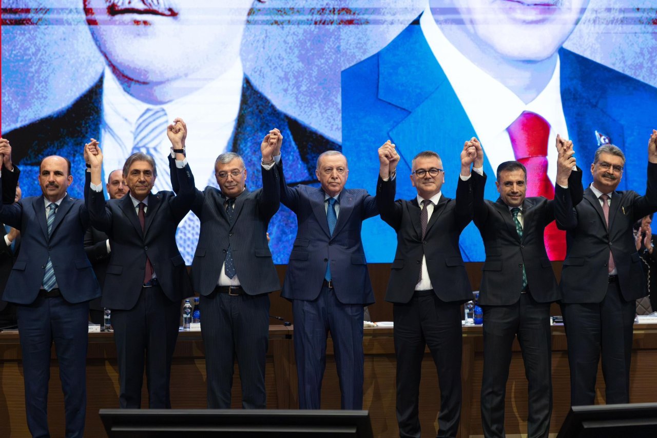 konyada-iki-belediye-baskani-daha-ak-partiye-katildi-4.jpg