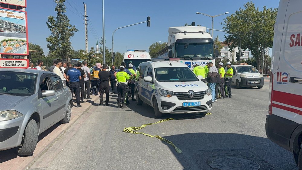 Konya'da kızını yolun karşısına geçirmek isteyen anne canından oldu! Geriye bu acı kare kaldı