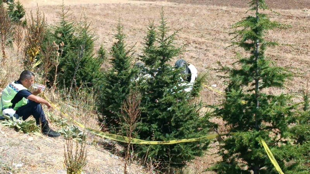 Yol kontrolü yapan jandarma, takla atan otomobilin altında kaldı: 1 şehit