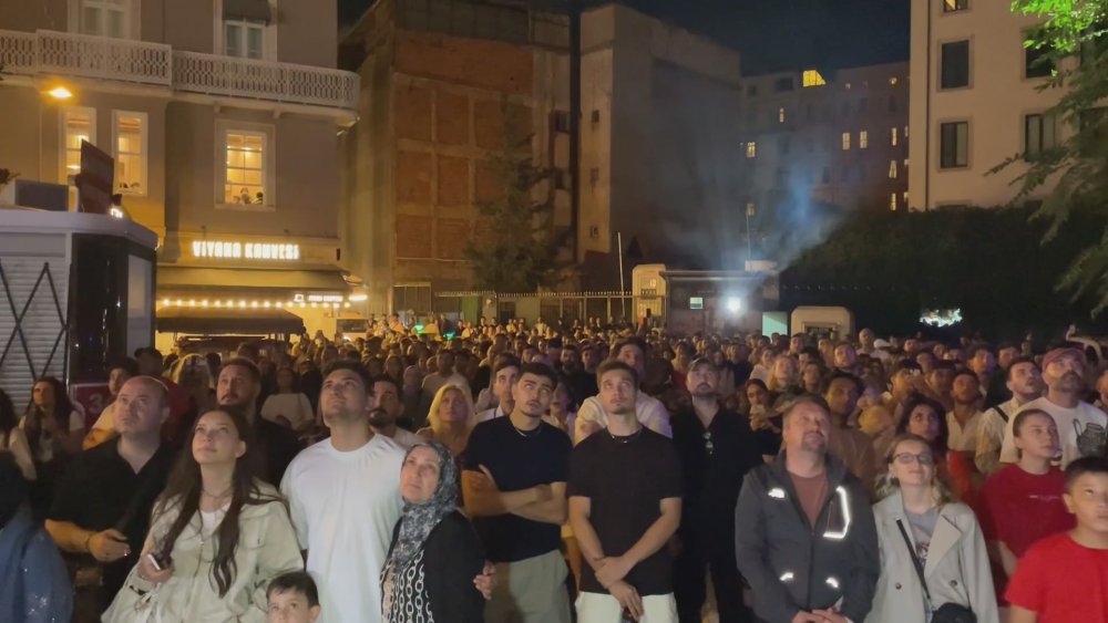 12 Dev Adam'ın final mücadelesi Galata Kulesi'ne yansıtıldı