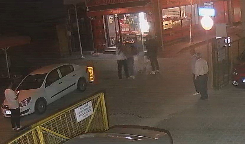 Kavgada boynu kesildi!