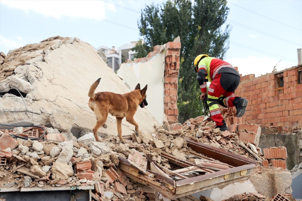 Konya'da 5,9 büyüklüğünde deprem tatbikatı yapıldı