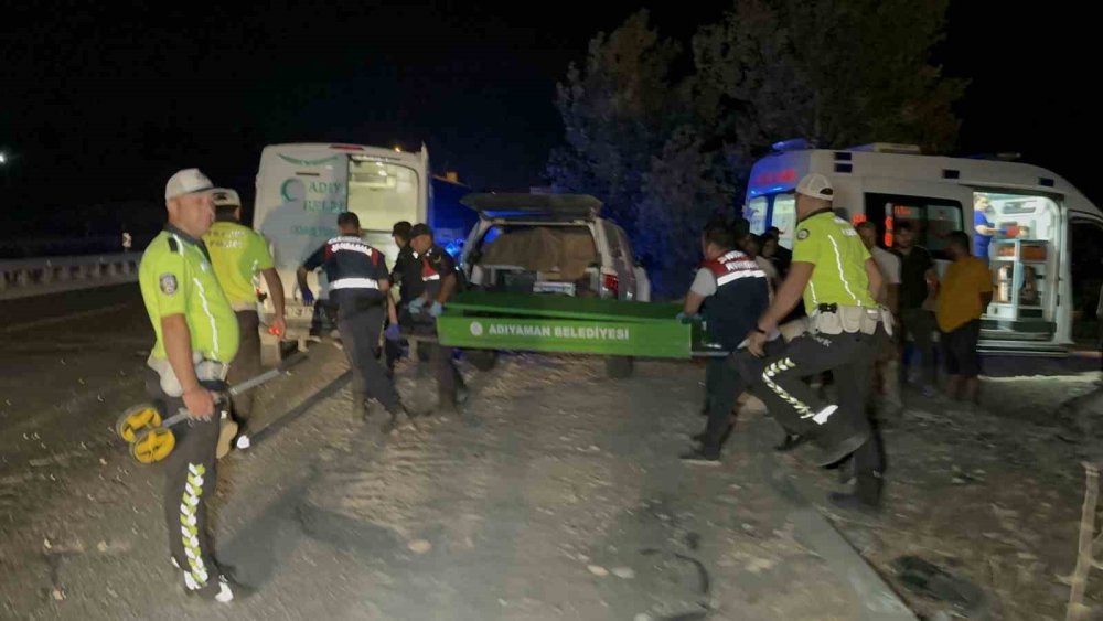 Ters şeride giren otomobil tankerle çarpışıp şarampole yuvarlandı: 1 ölü, 1’i ağır 2 yaralı