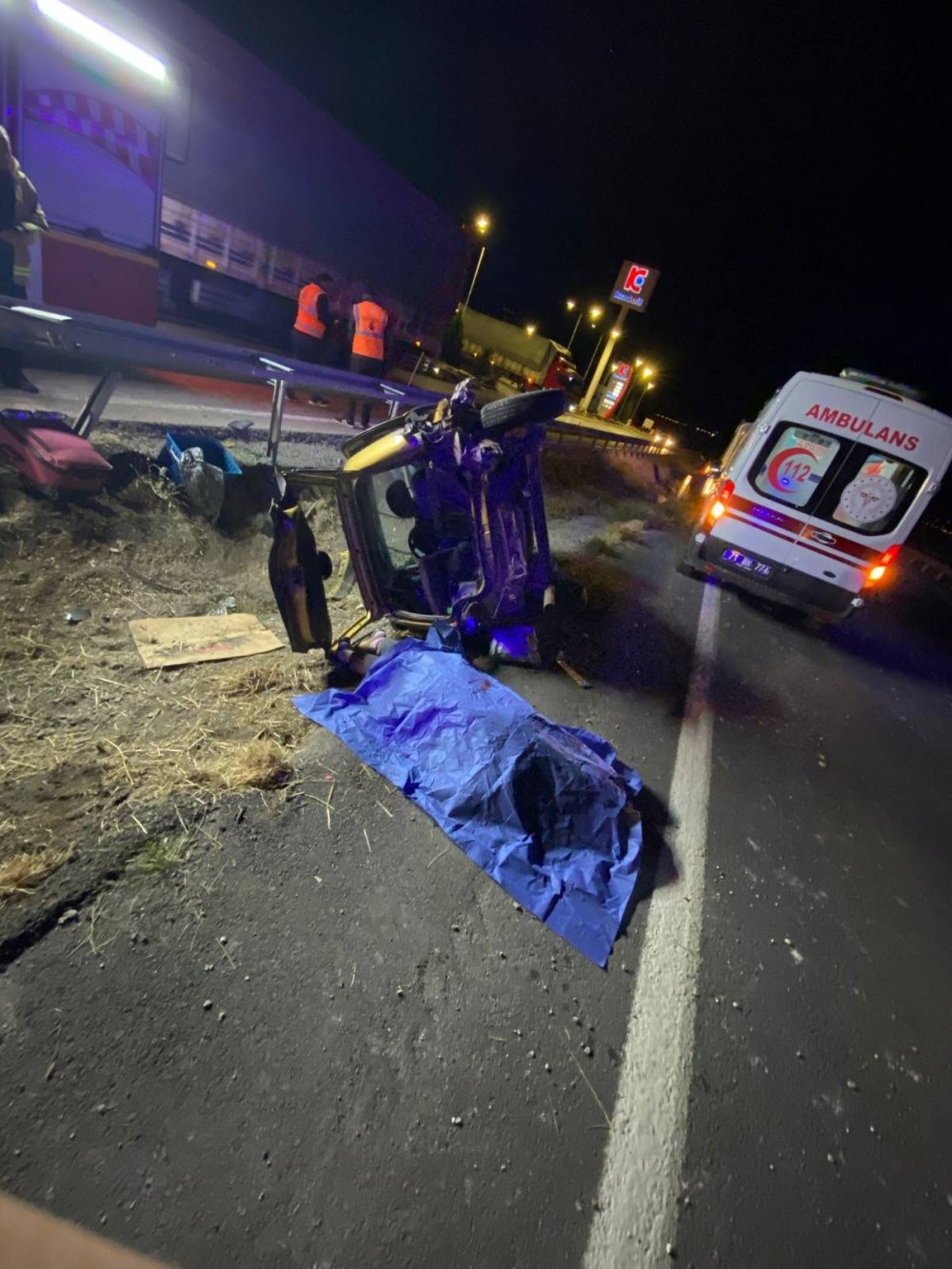 Bariyerlere çarpan otomobil takla attı, araçta bulunan kadın öldü