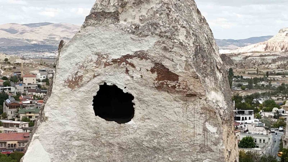 Kapadokya’da peribacası yıkıldı