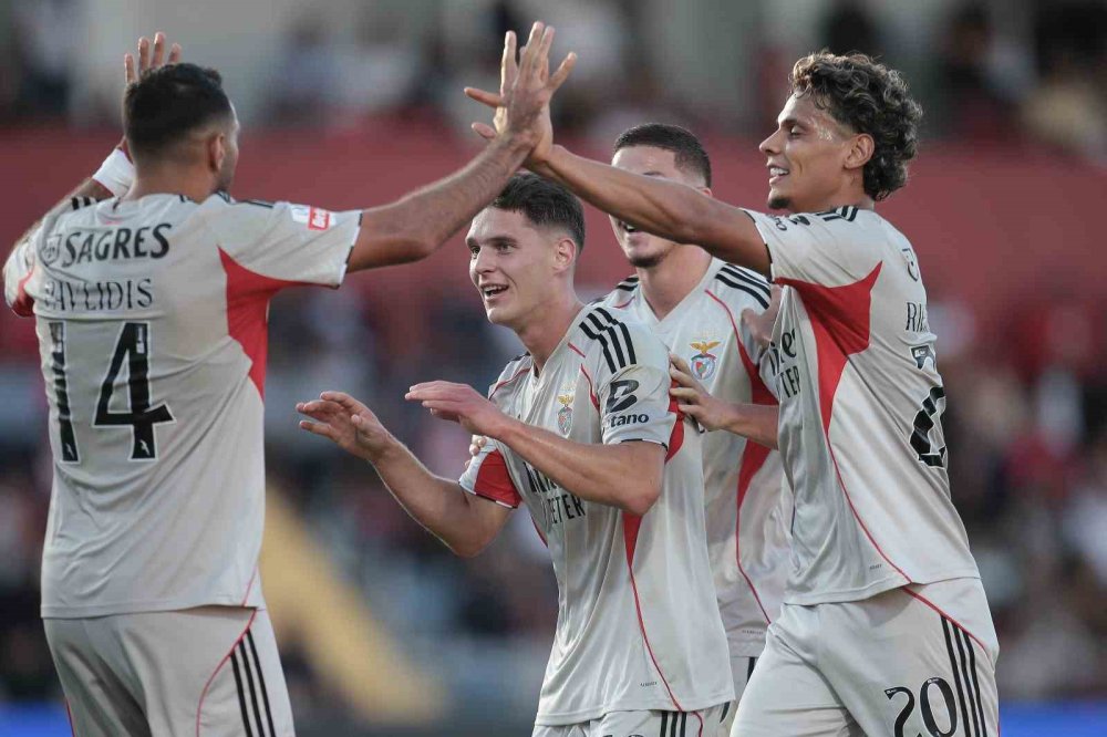 Mourinho, Benfica ile ilk maçına çıktı