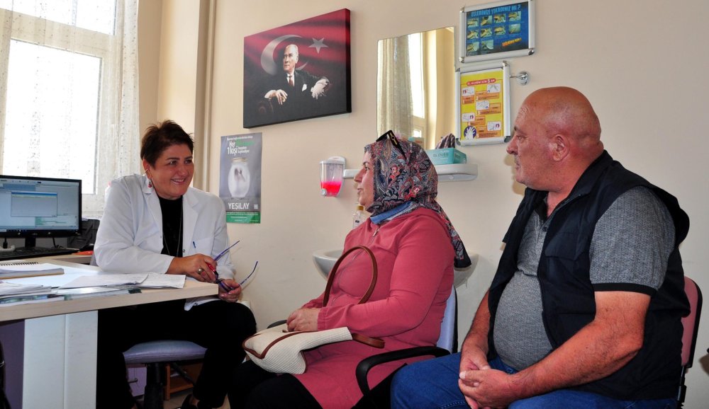 Her 2 erkekten ve her 4 kadından biri sigara içiyor