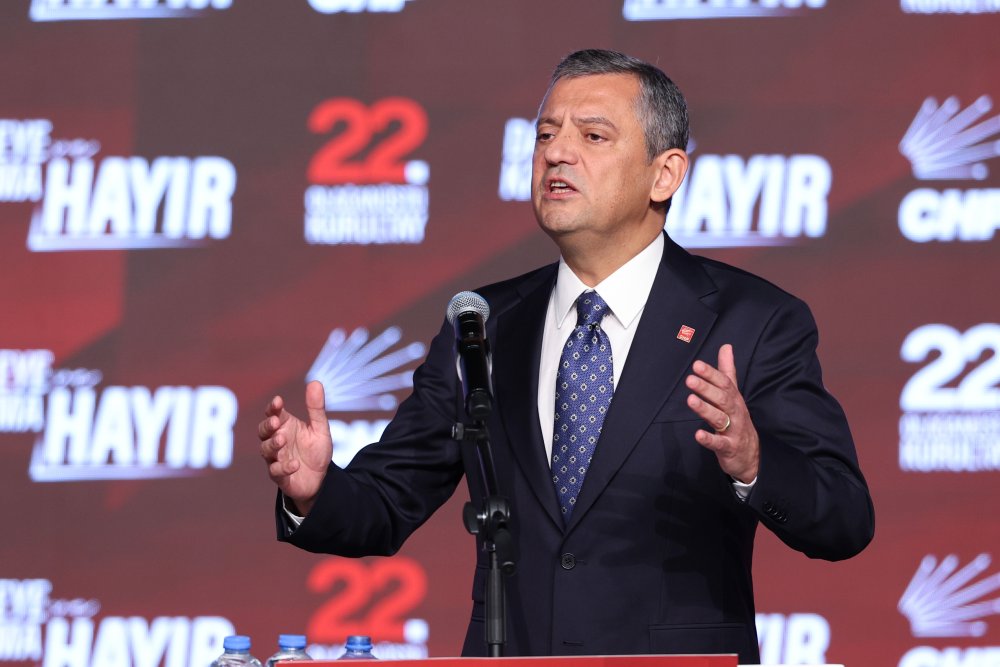 Özgür Özel, yeniden genel başkan seçildi