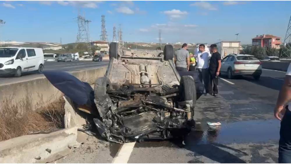 Çekiciyle çarptığı otomobili devirip, kaçtı; 3 yaralı