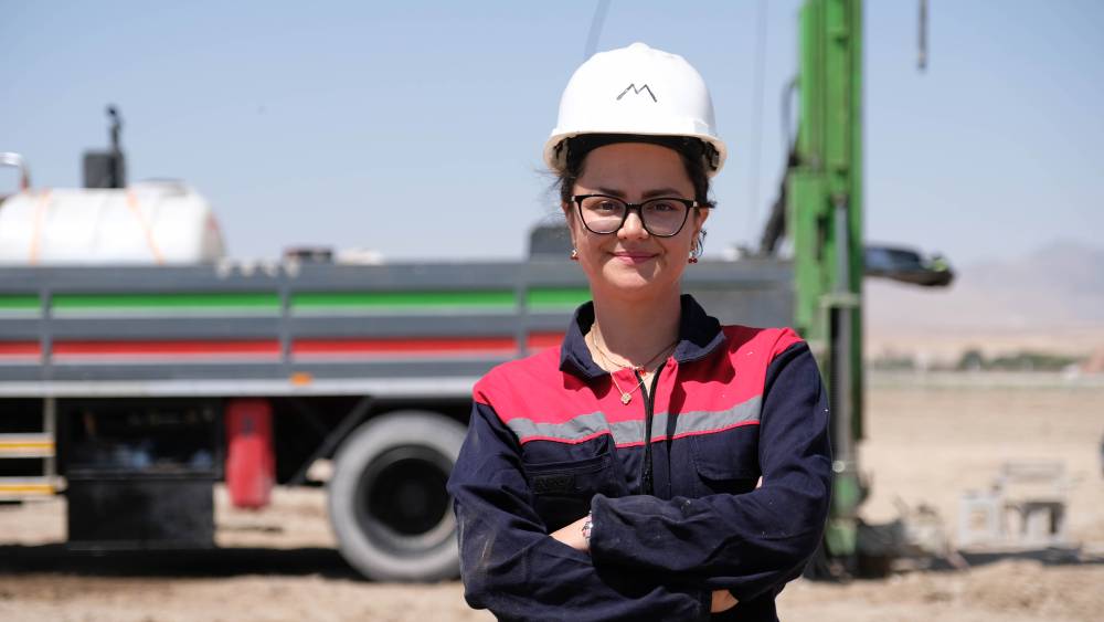 Konya'daki kadına 'Sen mi makine kullanacaksın' dediler, inat etti, sondör oldu