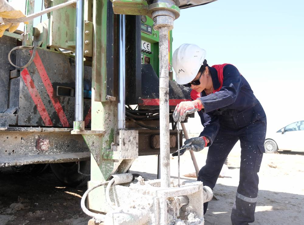 Konya'daki kadına 'Sen mi makine kullanacaksın' dediler, inat etti, sondör oldu